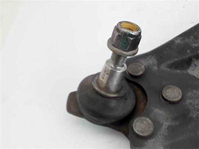 545001225R Brazo inferior derecho de la suspensión delantera comprar Sevilla