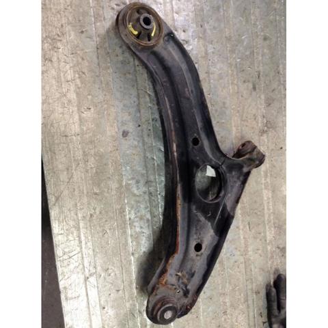 545001C000 HYUNDAI Brazo inferior izquierdo de la suspensión delantera comprar Bilbao