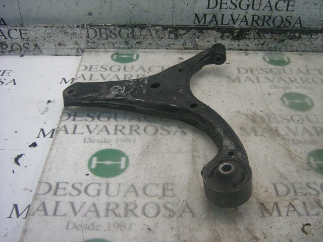 545001E000 HYUNDAI Brazo inferior izquierdo de la suspensión delantera  en stock Gandía