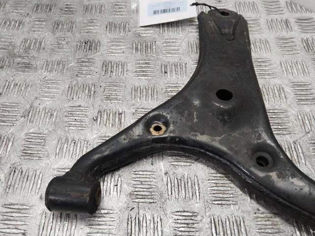 545001E000 Brazo inferior izquierdo de la suspensión delantera  en stock Castellón