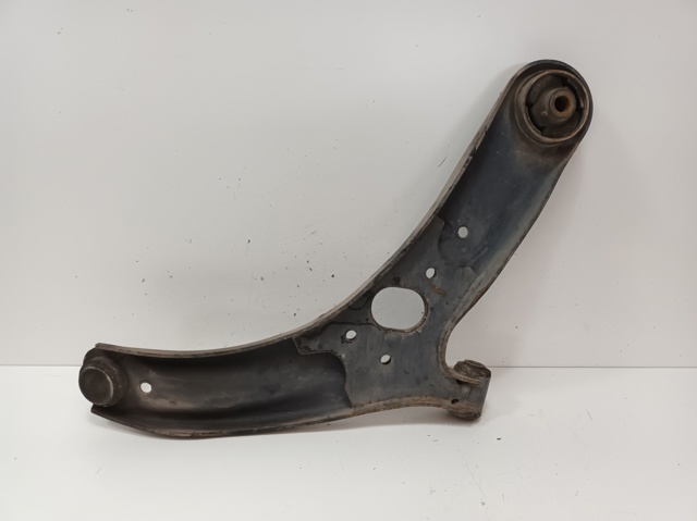 545001W000 HYUNDAI Brazo inferior izquierdo de la suspensión delantera  en stock Gandía