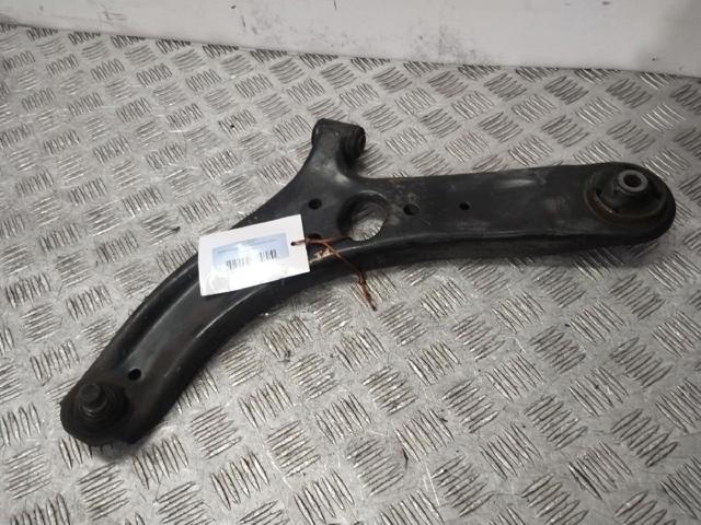 545001W000 Brazo inferior izquierdo de la suspensión delantera  comprar en Reus