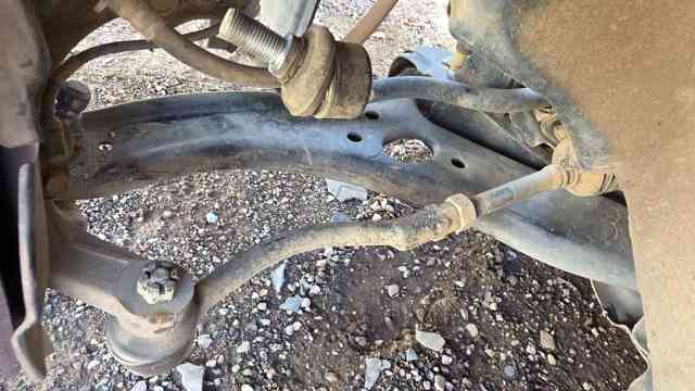 HYUNDAI 545001W000 Brazo inferior izquierdo de la suspensión delantera  comprar en Albacete