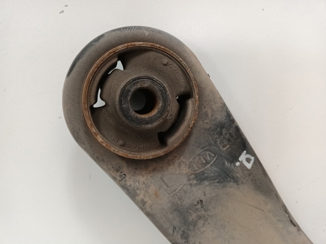 545001W000 Brazo inferior izquierdo de la suspensión delantera  comprar en Pontevedra