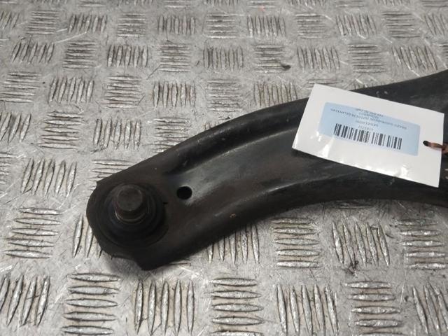 545001W000 Brazo inferior izquierdo de la suspensión delantera  en stock Sabadell