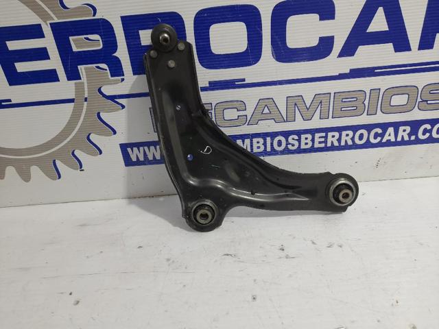 Brazo inferior derecho de la suspensión delantera 545002029R RENAULT