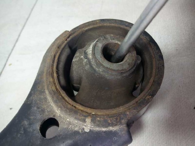 545002B500 HYUNDAI Brazo inferior izquierdo de la suspensión delantera comprar Bilbao