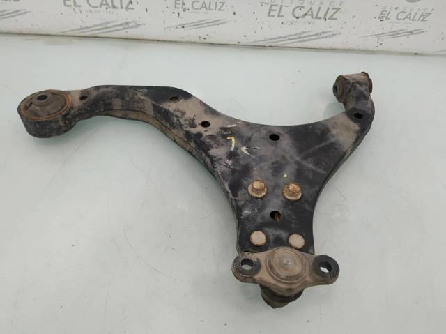 Brazo inferior izquierdo de la suspensión delantera 545002E001 HYUNDAI