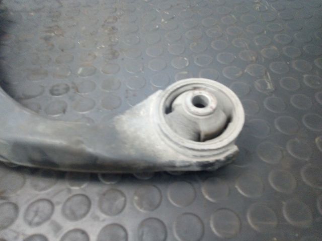 545002H000 Brazo inferior izquierdo de la suspensión delantera  en stock Castellón