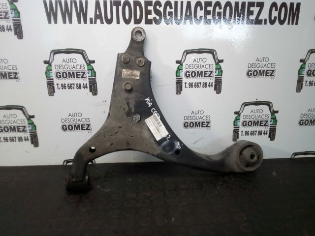 545002H000 Brazo inferior izquierdo de la suspensión delantera  disponible Utrera