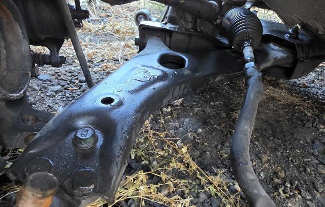 545002Y002 Brazo inferior izquierdo de la suspensión delantera comprar Almería