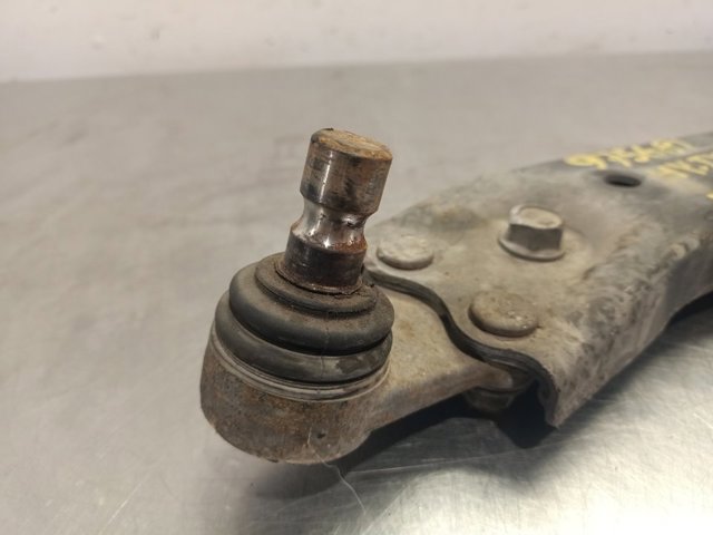 545002Y002 HYUNDAI Brazo inferior izquierdo de la suspensión delantera  disponible Ourense