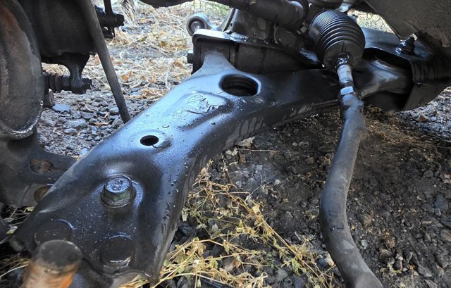 545002Y002 Brazo inferior izquierdo de la suspensión delantera  comprar en Zaragoza