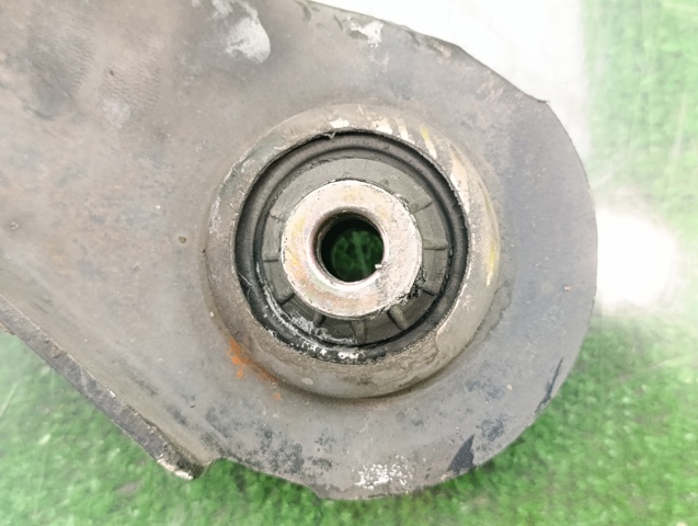 545003037R Brazo inferior derecho de la suspensión delantera comprar Sevilla