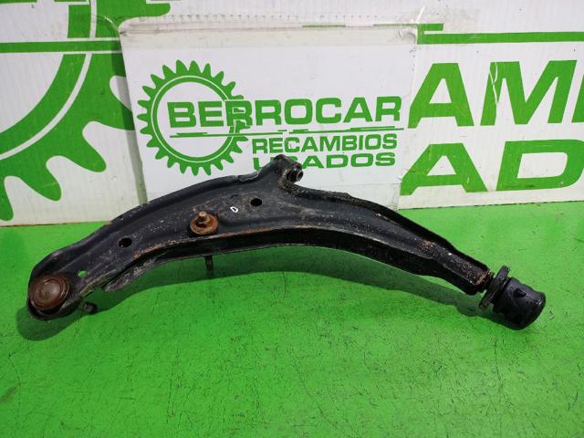 Brazo inferior derecho de la suspensión delantera 545004F105 NISSAN