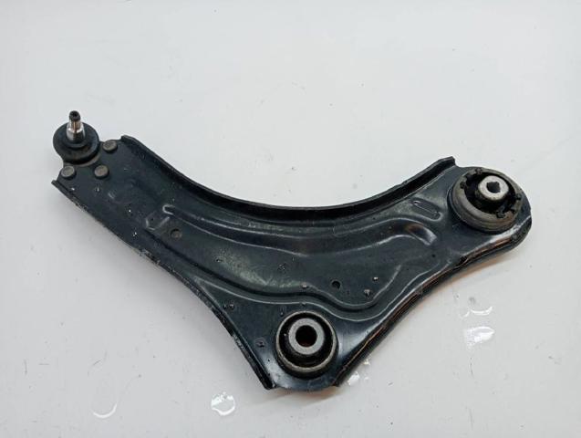 545006560R Brazo inferior derecho de la suspensión delantera  en stock Castellón