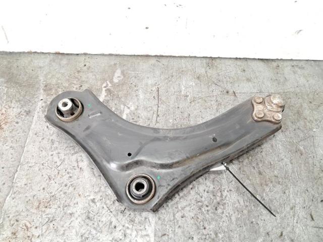 545006560R RENAULT Brazo inferior derecho de la suspensión delantera  disponible Ourense