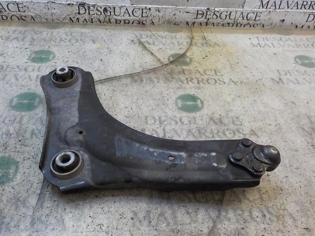 RENAULT 545008682R Brazo inferior derecho de la suspensión delantera  en stock Salamanca