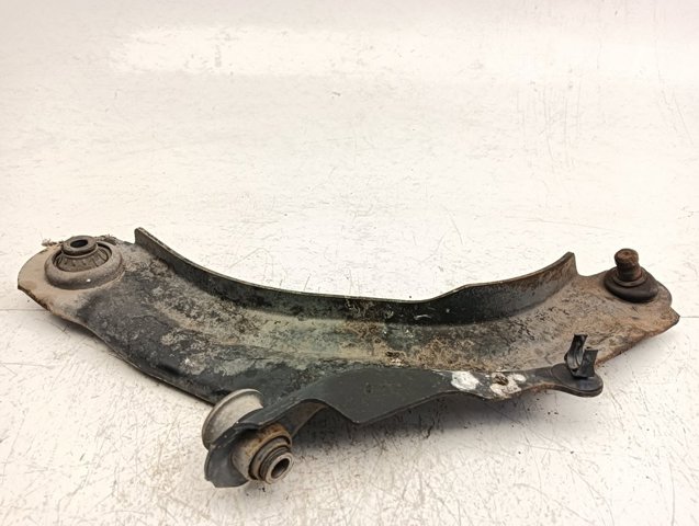 545008682R RENAULT Brazo inferior derecho de la suspensión delantera  en stock Córdoba