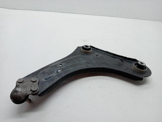 545008682R RENAULT Brazo inferior derecho de la suspensión delantera  en stock Gandía