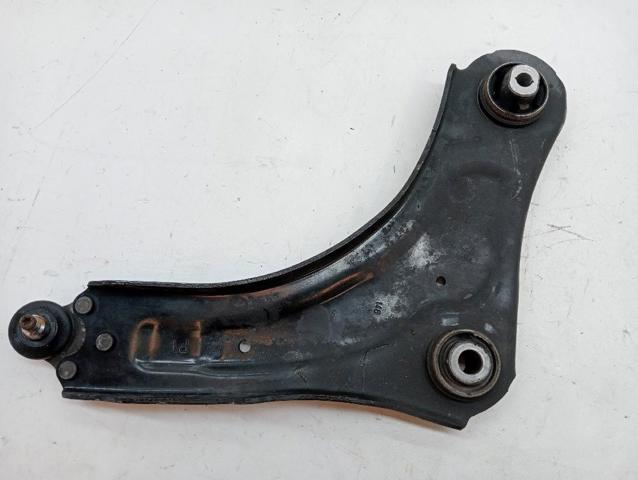 545008682R RENAULT Brazo inferior derecho de la suspensión delantera  en stock Gandía