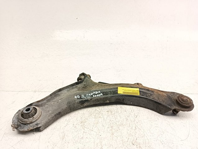 545008682R RENAULT Brazo inferior derecho de la suspensión delantera  en stock Huelva