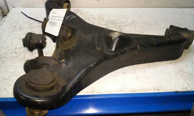 NISSAN 54500EB31A Brazo inferior derecho de la suspensión delantera  en stock Salamanca