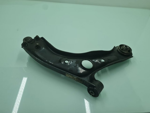 HYUNDAI 54500F1000 Brazo inferior izquierdo de la suspensión delantera  en stock Terrassa