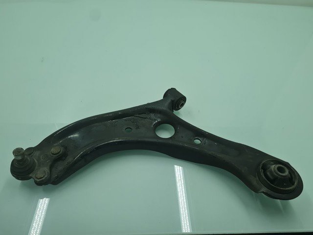 54500F1000 Brazo inferior izquierdo de la suspensión delantera  en stock Sabadell