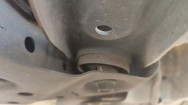 HYUNDAI 54500G4AA0 Brazo inferior izquierdo de la suspensión delantera  comprar en Murcia