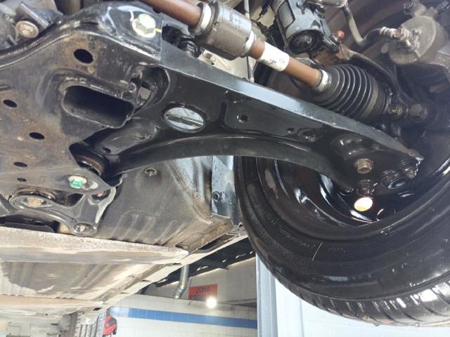54500J9000 Brazo inferior izquierdo de la suspensión delantera  en stock Castellón
