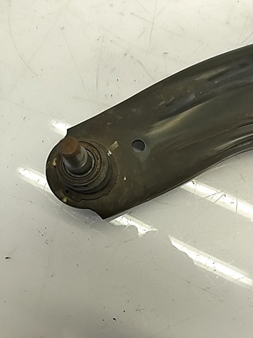 54500Q0000 Brazo inferior izquierdo de la suspensión delantera  disponible Utrera