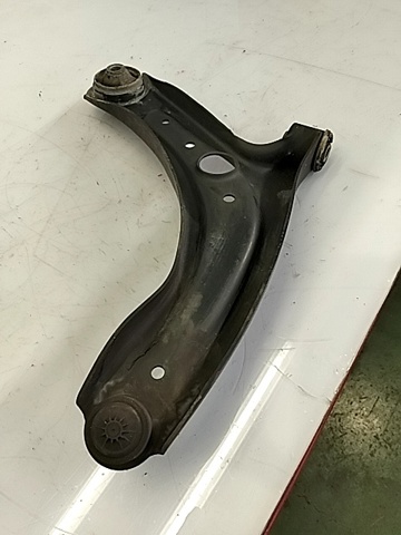 54500Q0000 Brazo inferior izquierdo de la suspensión delantera comprar Sevilla