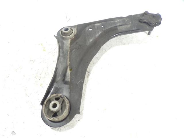 545010012R RENAULT Brazo inferior izquierdo de la suspensión delantera  en stock Córdoba
