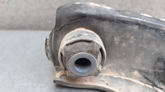 545010294R RENAULT Brazo inferior izquierdo de la suspensión delantera  en stock Gandía