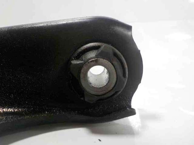 545010294R Brazo inferior izquierdo de la suspensión delantera  en stock Sabadell