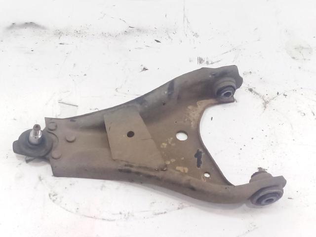 545011697R Brazo inferior izquierdo de la suspensión delantera  en stock Sabadell