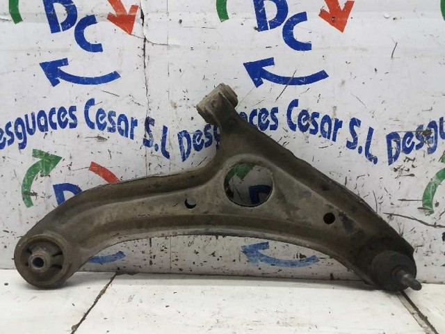 Brazo inferior derecho de la suspensión delantera 545011C000 HYUNDAI