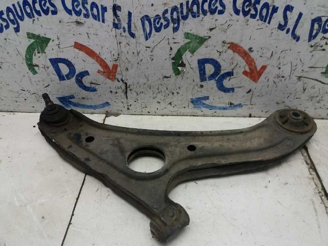 HYUNDAI 545011C000 Brazo inferior derecho de la suspensión delantera  en stock Salamanca