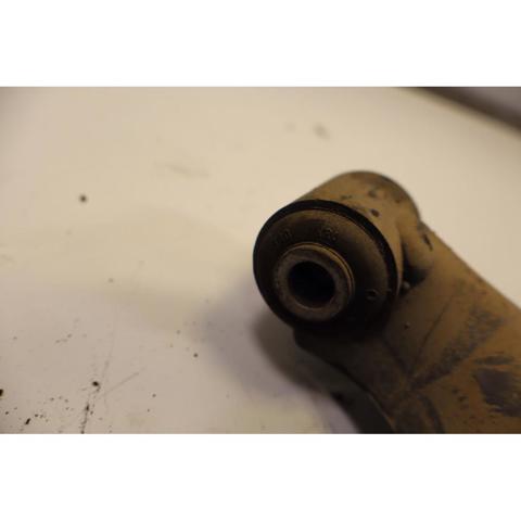 545011P100 Brazo inferior derecho de la suspensión delantera  comprar en Pontevedra