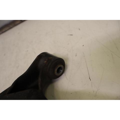 545011P100 Brazo inferior derecho de la suspensión delantera  disponible Málaga