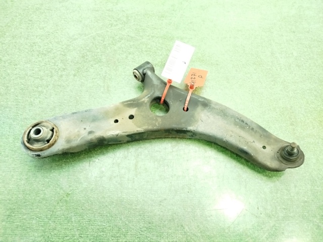 545011P100 Brazo inferior derecho de la suspensión delantera  en stock Sabadell