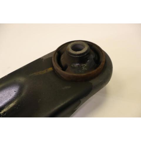 545011P100 Brazo inferior derecho de la suspensión delantera  comprar en Pontevedra