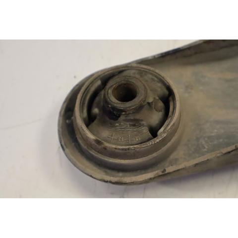 545011W000 Brazo inferior derecho de la suspensión delantera  comprar en Reus
