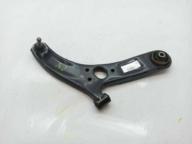 Brazo inferior derecho de la suspensión delantera 545011W000 HYUNDAI
