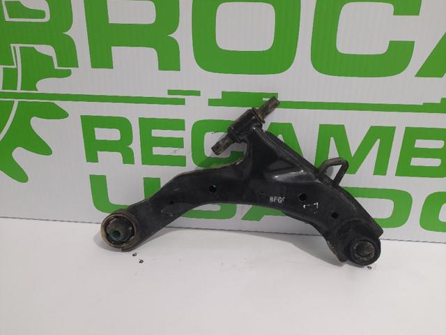 Brazo inferior derecho de la suspensión delantera 545012D002 HYUNDAI