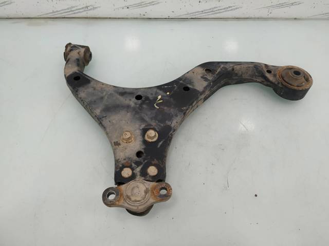 Brazo inferior derecho de la suspensión delantera 545012E001 HYUNDAI