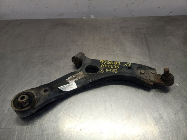 545012Y002 HYUNDAI Brazo inferior derecho de la suspensión delantera  en stock Gandía