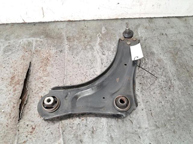 545016101R RENAULT Brazo inferior izquierdo de la suspensión delantera  disponible Vigo