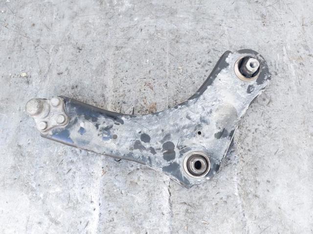 545016101R Brazo inferior izquierdo de la suspensión delantera  disponible Utrera